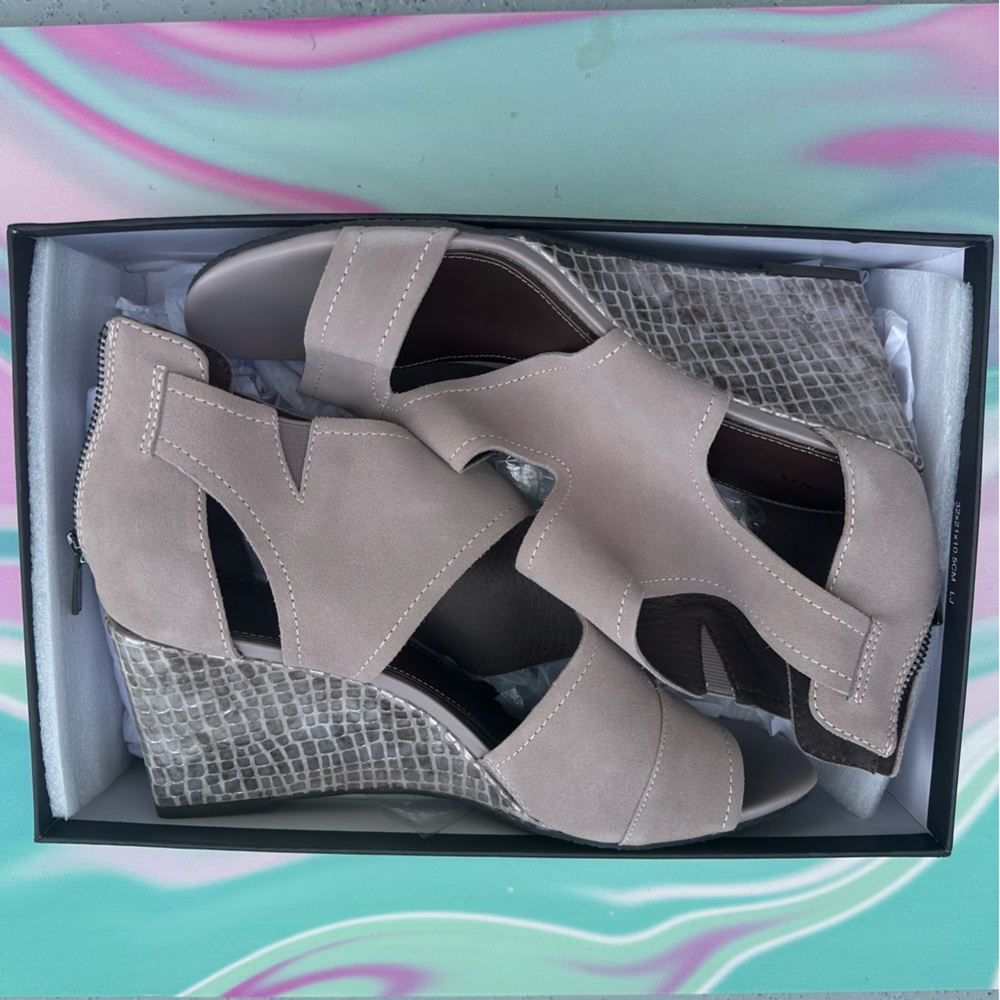 Donald Pliner Panya Wedge Sandal Womens Mushroom Suede Tan Dress Shoe New